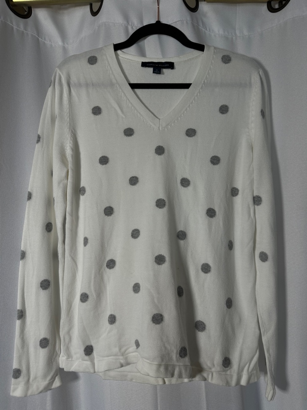 Tommy Hilfiger Women’s White V-Neck Top with Navy Logo Tag